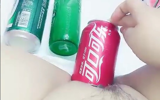 異物插入！高難度拳交！無敵大B少婦萬物均可吞噬,啤酒可樂不在話下,拳頭整個插入海报剧照
