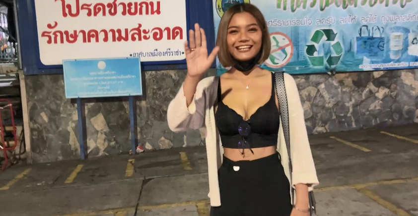 今天去见一个女网友，看我怎么干她 美鮑.深喉海报剧照